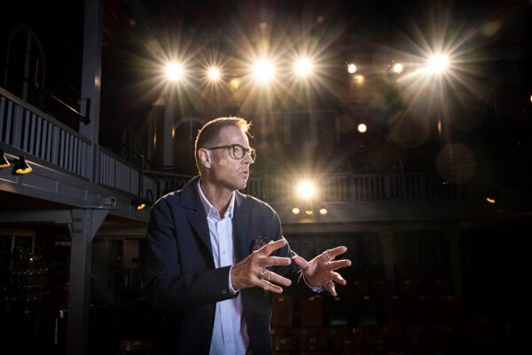 Bänz Friedli schafft Unordnung im Kellertheater